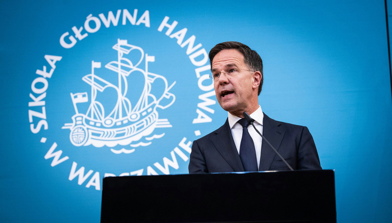 Secretary General reaffirms transatlantic unity in Warsaw: There is no alternative to NATO